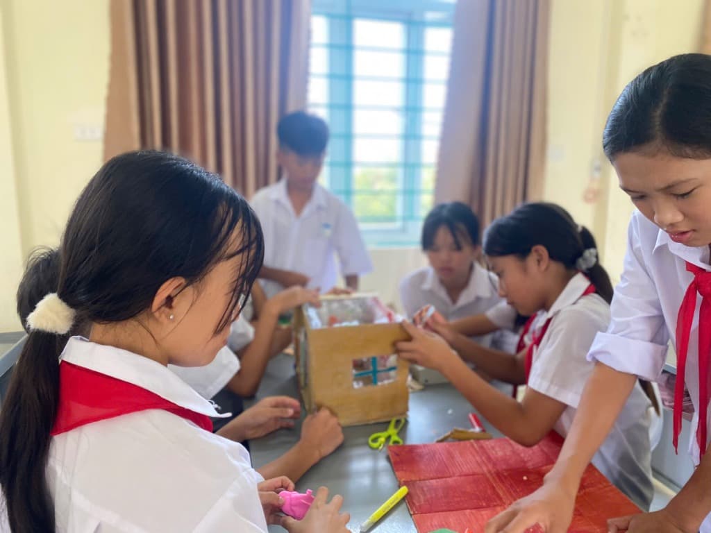 Không khí thực hành chế tạo mô hình sôi nổi