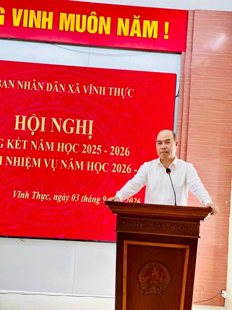 Toàn cảnh hội nghị tổng kết năm học 2025–2026 tại Nhà văn hóa xã Vĩnh Thực