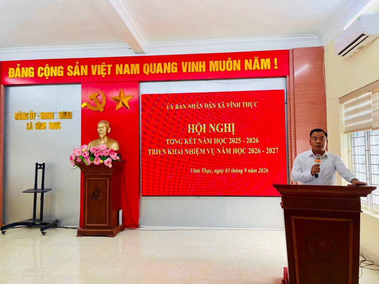 Đại biểu phát biểu chỉ đạo tại hội nghị tổng kết năm học