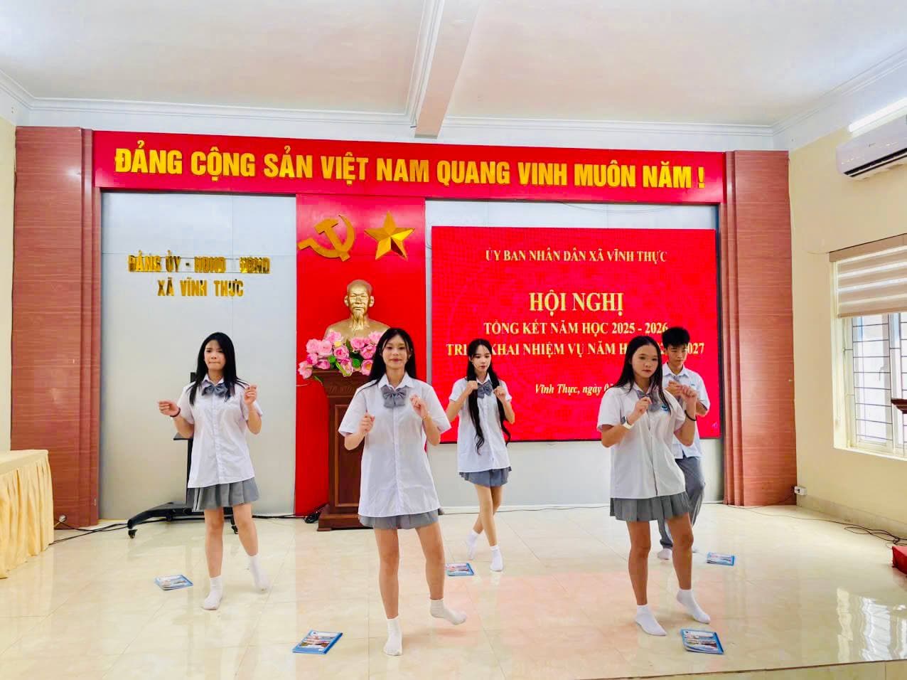 Tiết mục văn nghệ chào mừng năm học mới